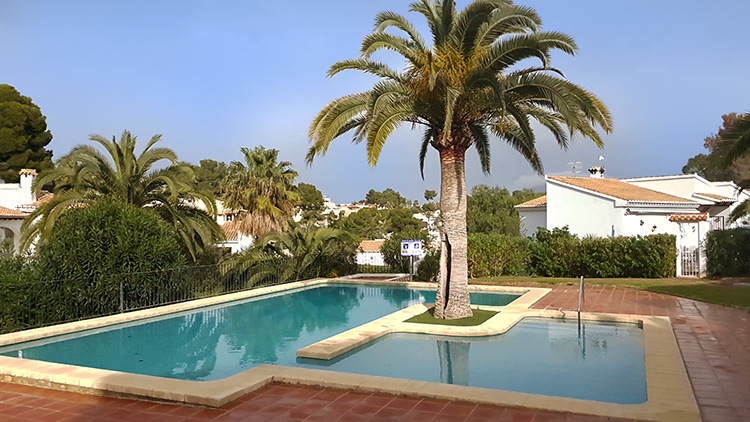 Vrijstaande villa met gemeenschappelijk zwembad in Moraira voor 234000 euro