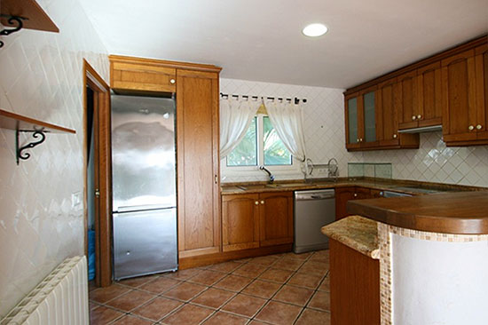 Deze geweldige 3-slaapkamer-designvilla is gebouwd in 2004 en verkeert in topconditie!