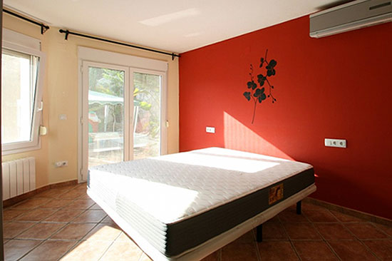 Deze geweldige 3-slaapkamer-designvilla is gebouwd in 2004 en verkeert in topconditie!