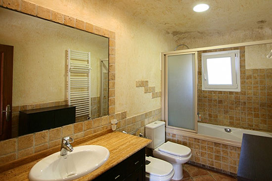 Deze geweldige 3-slaapkamer-designvilla is gebouwd in 2004 en verkeert in topconditie!