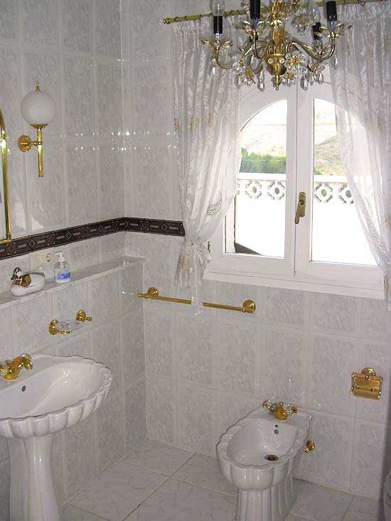 Fantastisch landhuis, ideaal voor B&B! Prachtige omgeving, 20 minuten rijden van zee.