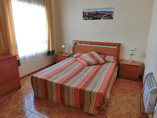 Een absoluut spotkoopje, deze 3-slaapkamer flat in Onil. 37.500 euro!!!!