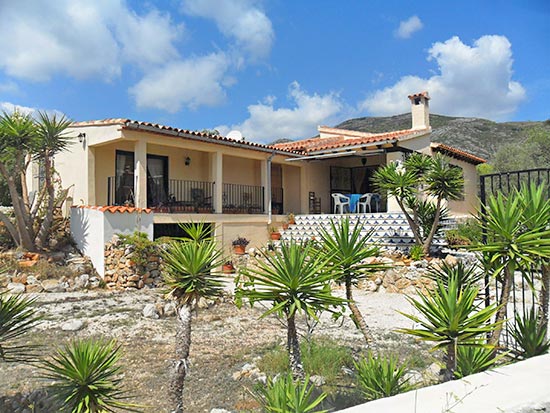 Vrijstaande villa in het fraaie Jalon op 20 minuten rijden van het strand