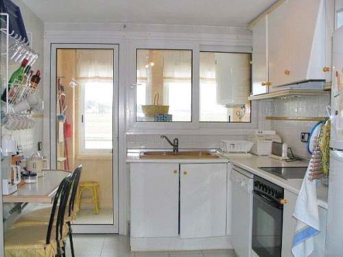 Wonen pal op strand & dorp? Dan is dit uw woning. Bel!