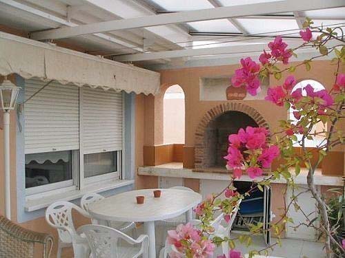 Wonen pal op strand & dorp? Dan is dit uw woning. Bel!