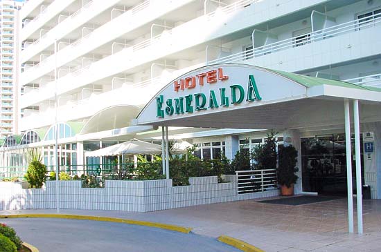Leuke winkel van 65 m2 aan de passage van hotel Esmeralda in Calpe. Was 225.000 euro, nu te koop voor 199.000 euro k.k.