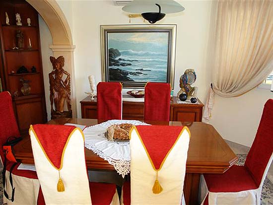 Een werkelijk fantastisch landhuis op slechts 50 meter van een zeer intiem strand en veilig voor de Costa-wet