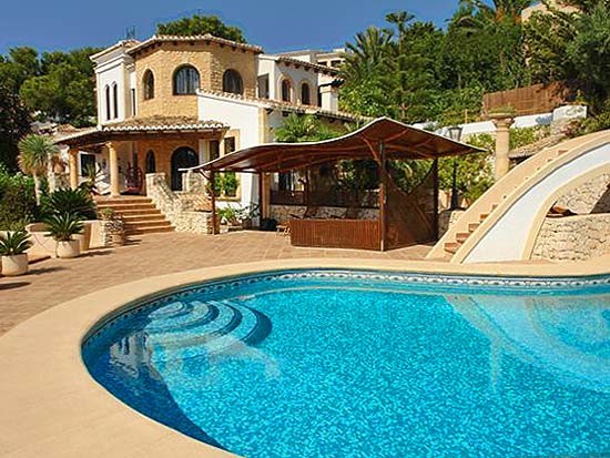 Een werkelijk fantastisch landhuis op slechts 50 meter van een zeer intiem strand en veilig voor de Costa-wet