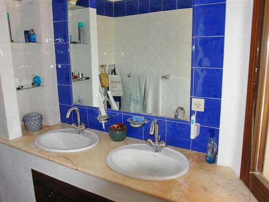 Een werkelijk fantastisch landhuis op slechts 50 meter van een zeer intiem strand en veilig voor de Costa-wet