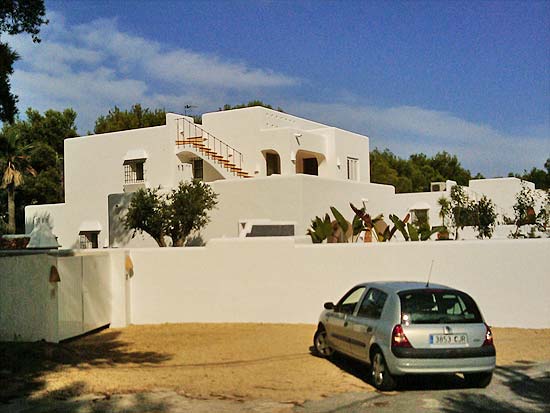 Fantastische Ibiza-stijl villa op 200 meter van het strand van Moraira en loopafstand dorp!!!