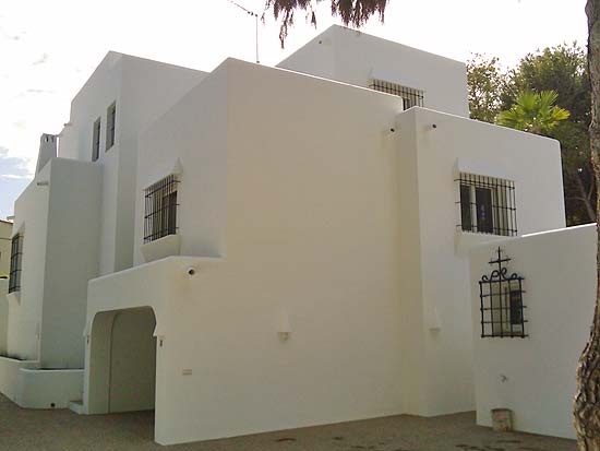 Fantastische Ibiza-stijl villa op 200 meter van het strand van Moraira en loopafstand dorp!!!