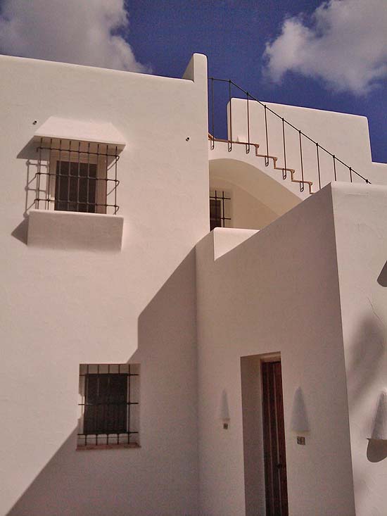 Fantastische Ibiza-stijl villa op 200 meter van het strand van Moraira en loopafstand dorp!!!