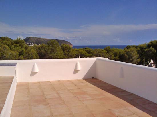 Fantastische Ibiza-stijl villa op 200 meter van het strand van Moraira en loopafstand dorp!!!