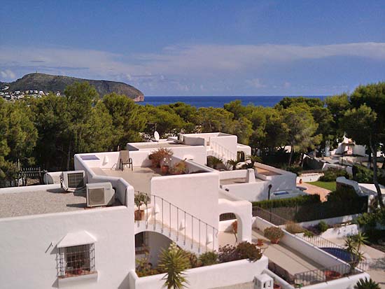 Fantastische Ibiza-stijl villa op 200 meter van het strand van Moraira en loopafstand dorp!!!