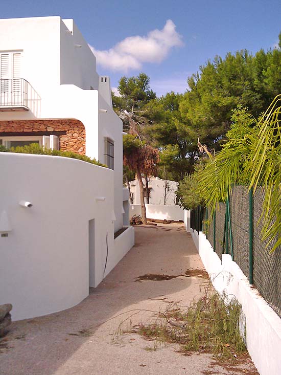 Fantastische Ibiza-stijl villa op 200 meter van het strand van Moraira en loopafstand dorp!!!