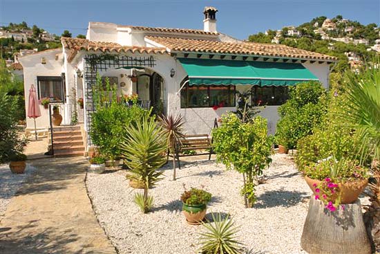 Ruim huis in Benissa voor een crisisprijs!