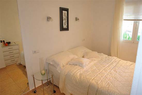 Lovely, spacious 4 bedroom-villa, close to Moraira for only 395.000 euro. Absolute bargain. Seeing is buying!