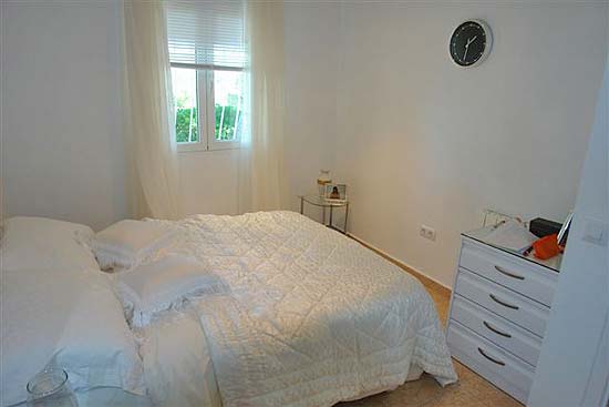 Lovely, spacious 4 bedroom-villa, close to Moraira for only 395.000 euro. Absolute bargain. Seeing is buying!