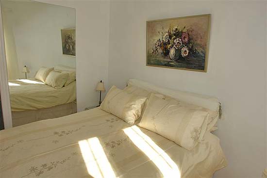 Lovely, spacious 4 bedroom-villa, close to Moraira for only 395.000 euro. Absolute bargain. Seeing is buying!