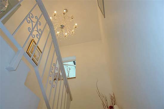 Lovely, spacious 4 bedroom-villa, close to Moraira for only 395.000 euro. Absolute bargain. Seeing is buying!