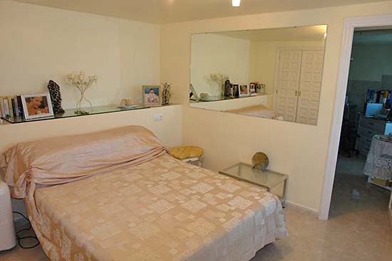 Lovely, spacious 4 bedroom-villa, close to Moraira for only 395.000 euro. Absolute bargain. Seeing is buying!