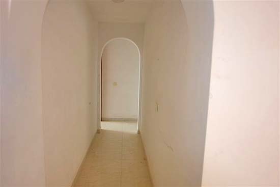 What a BARGAIN, this lovely 170 m2 house on a 900 m2 plot with 4 bedrooms, 2 bathrooms and a spectacular sea view for only 250.000 euro!