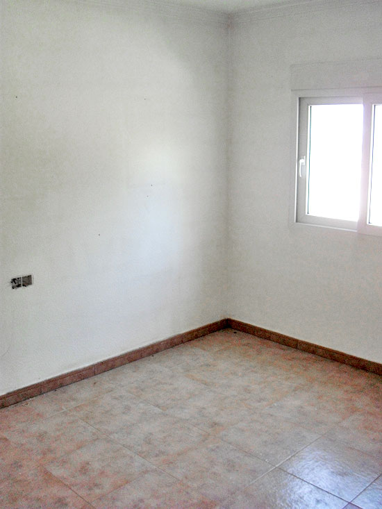 This is a true Steal! 5 Bedrooms, 2 bathrooms, 1000 m2 plot, only 200 m from the sea and a short drive to Moraira. Take away for only 365.000 Euro!
