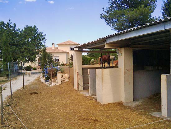 Heerlijke finca met paardenstallen op 2100 m2 grond, 10 kilometer van Denia en de zandstranden.