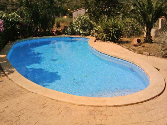 Heerlijke finca met paardenstallen op 2100 m2 grond, 10 kilometer van Denia en de zandstranden.