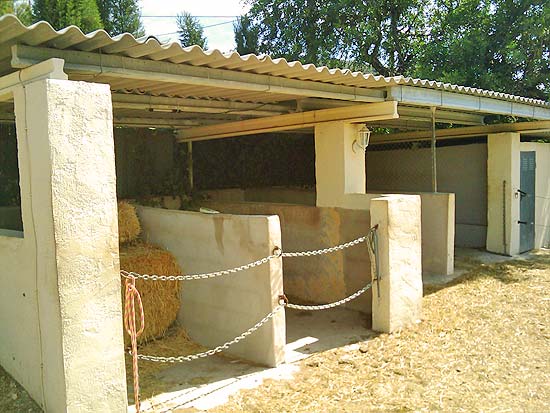 Heerlijke finca met paardenstallen op 2100 m2 grond, 10 kilometer van Denia en de zandstranden.