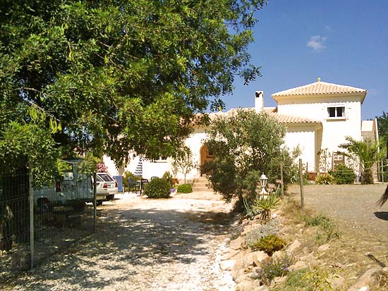 Heerlijke finca met paardenstallen op 2100 m2 grond, 10 kilometer van Denia en de zandstranden.