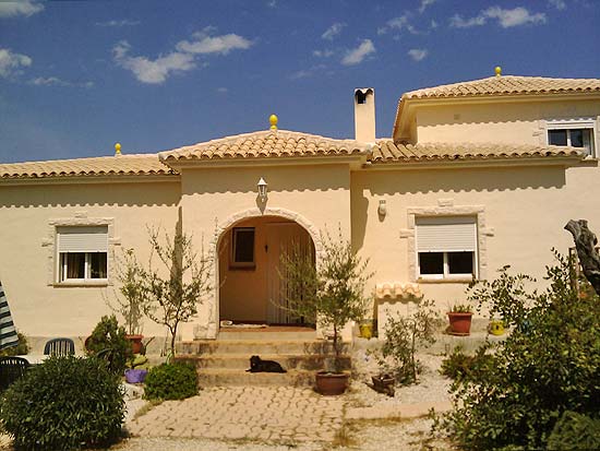 Heerlijke finca met paardenstallen op 2100 m2 grond, 10 kilometer van Denia en de zandstranden.