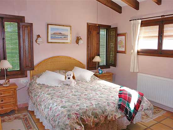 Romantiche finca met blik op de wijnvelden en de bergen