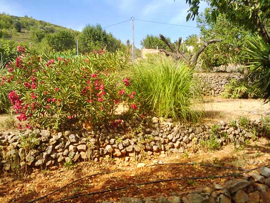 Romantiche finca met blik op de wijnvelden en de bergen