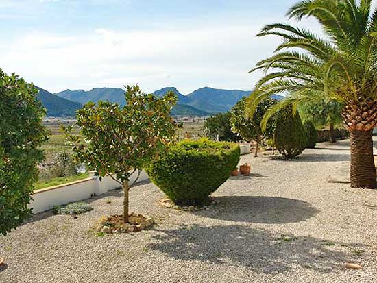 Romantiche finca met blik op de wijnvelden en de bergen