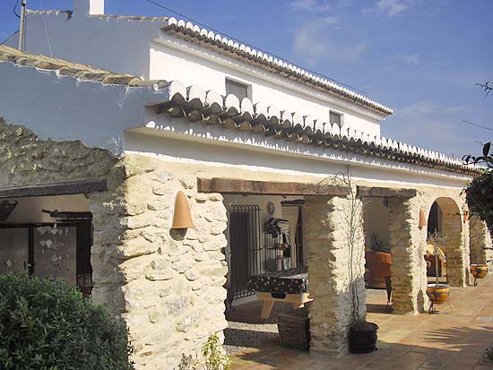 Wie deze finca koopt, heeft niets meer te wensen. Wat een huis, wat een locatie en wat een fraai grondstuk. Zien is kopen!!!