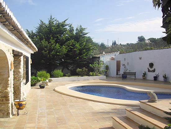Wie deze finca koopt, heeft niets meer te wensen. Wat een huis, wat een locatie en wat een fraai grondstuk. Zien is kopen!!!