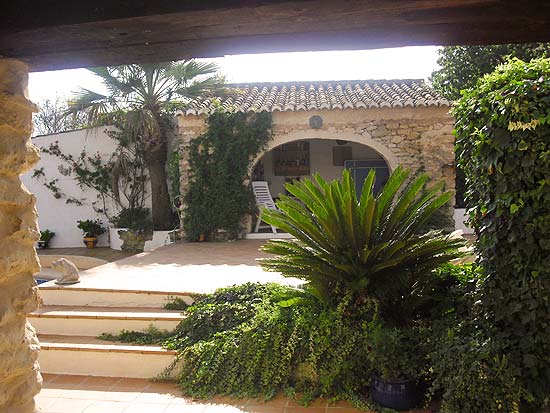 Wie deze finca koopt, heeft niets meer te wensen. Wat een huis, wat een locatie en wat een fraai grondstuk. Zien is kopen!!!