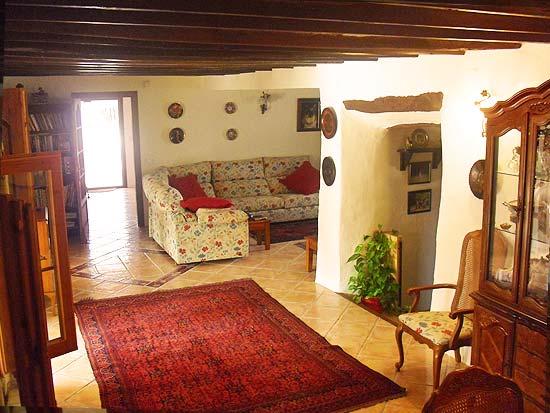 Wie deze finca koopt, heeft niets meer te wensen. Wat een huis, wat een locatie en wat een fraai grondstuk. Zien is kopen!!!