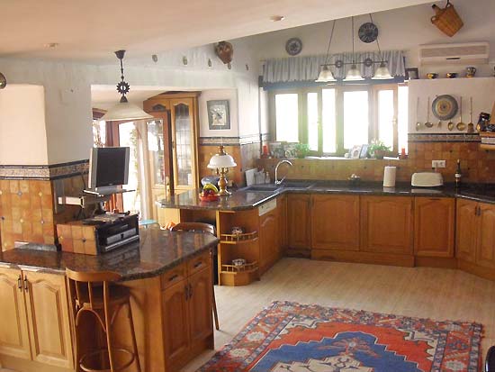 Wie deze finca koopt, heeft niets meer te wensen. Wat een huis, wat een locatie en wat een fraai grondstuk. Zien is kopen!!!
