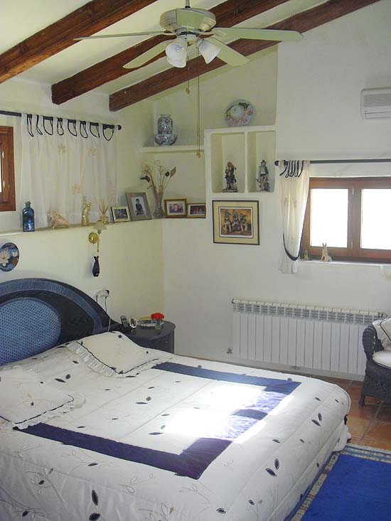 Wie deze finca koopt, heeft niets meer te wensen. Wat een huis, wat een locatie en wat een fraai grondstuk. Zien is kopen!!!