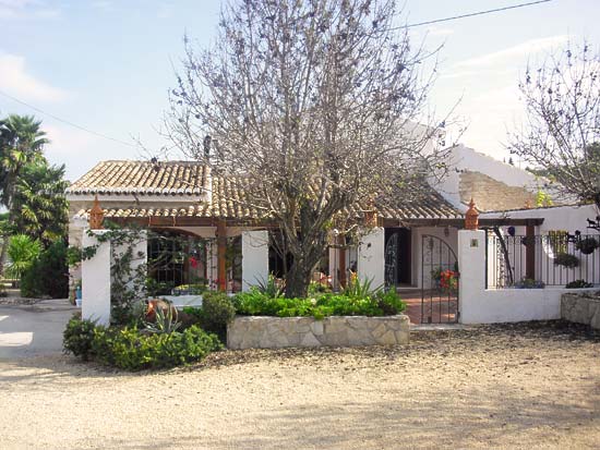 Wie deze finca koopt, heeft niets meer te wensen. Wat een huis, wat een locatie en wat een fraai grondstuk. Zien is kopen!!!