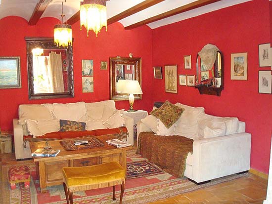 Deze finca in Benissa staat vlak bij de school