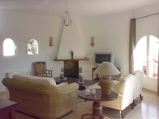 Totaal gerenoveerde villa met prachtig zeezicht!
