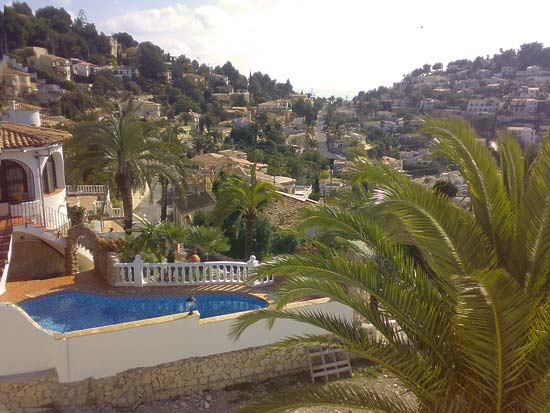 Totaal gerenoveerde villa met prachtig zeezicht!