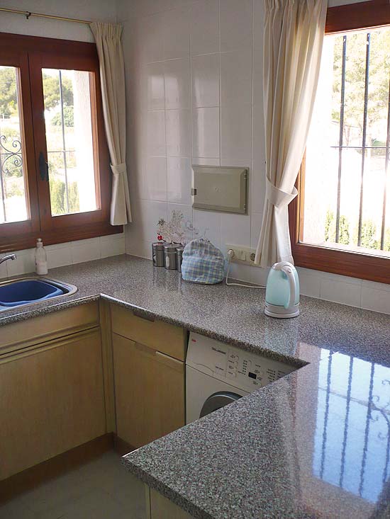 Loopafstand dorp en strand. VIER slaapkamers. Ideaal voor verhuur!