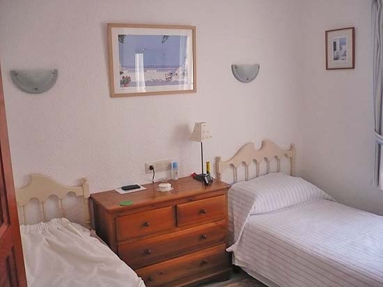 Loopafstand dorp en strand. VIER slaapkamers. Ideaal voor verhuur!