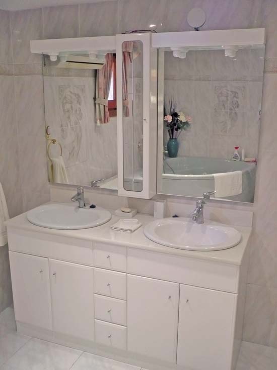 Loopafstand dorp en strand. VIER slaapkamers. Ideaal voor verhuur!