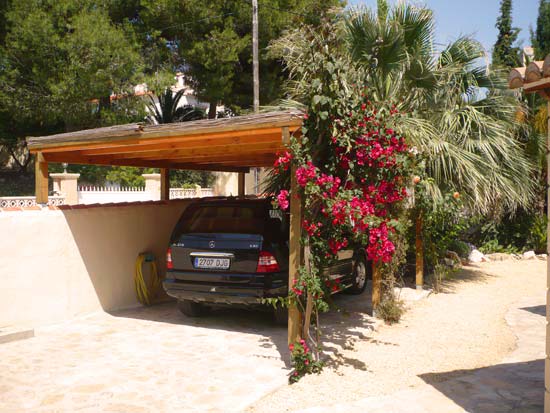 Smetteloos gerestaureerde villa in Moraira! U kunt er zo in. Alles nieuw!