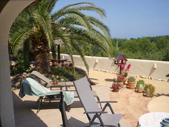 Smetteloos gerestaureerde villa in Moraira! U kunt er zo in. Alles nieuw!
